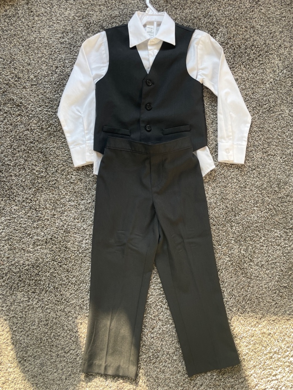 Charcoal grey Van Heusen Wedding Guest Boys Dress Suit Set - size 5T - like NEW